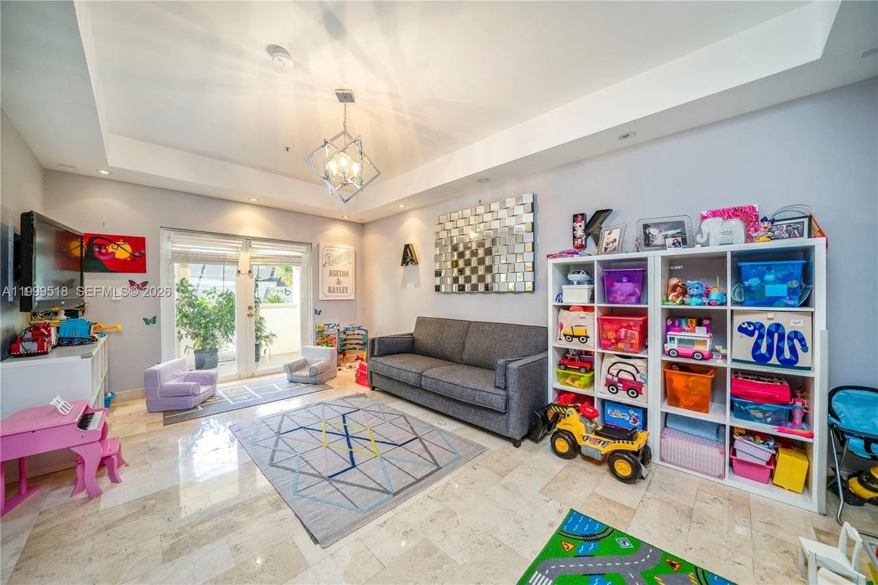 1413 20th St #TH - Photo 7 of 8