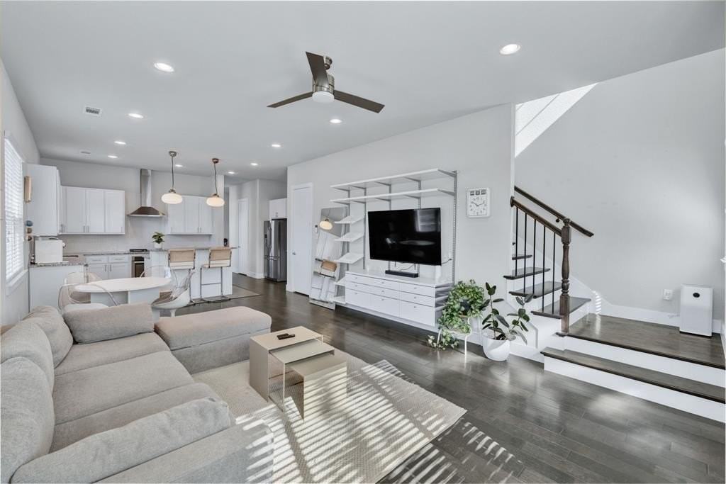 228 Wimberly St - Photo 2 of 32