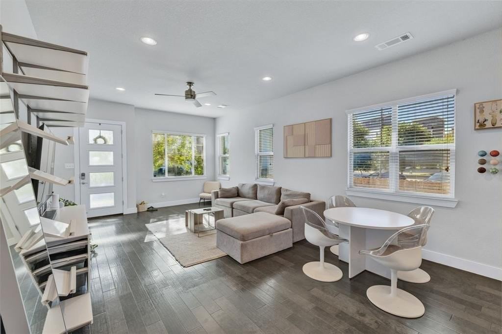 228 Wimberly St - Photo 4 of 32