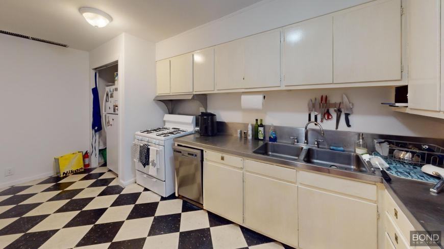 1662 1st Ave - Photo 6 of 10