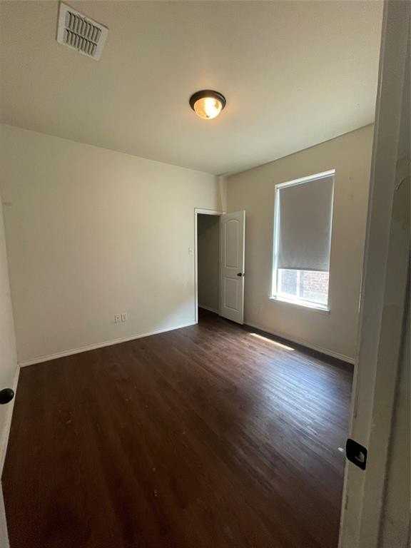 1428 Ravenwood Dr - Photo 5 of 7