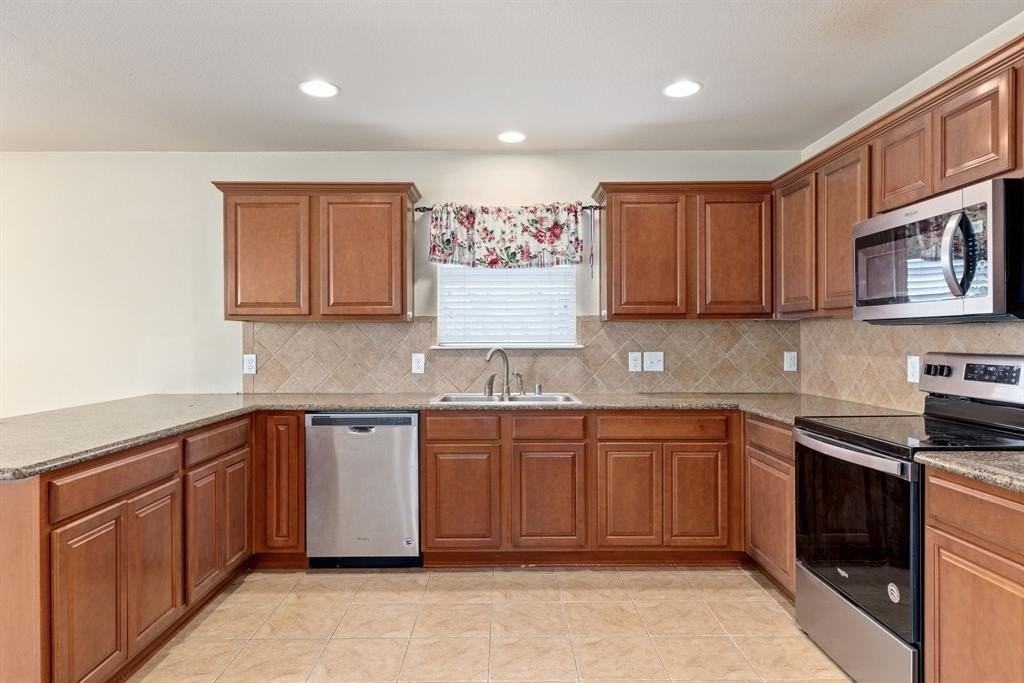 9105 Sun Haven Way - Photo 7 of 16