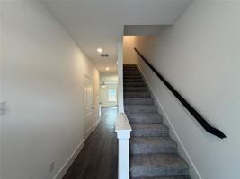 featured image of 412 E 7th St #2