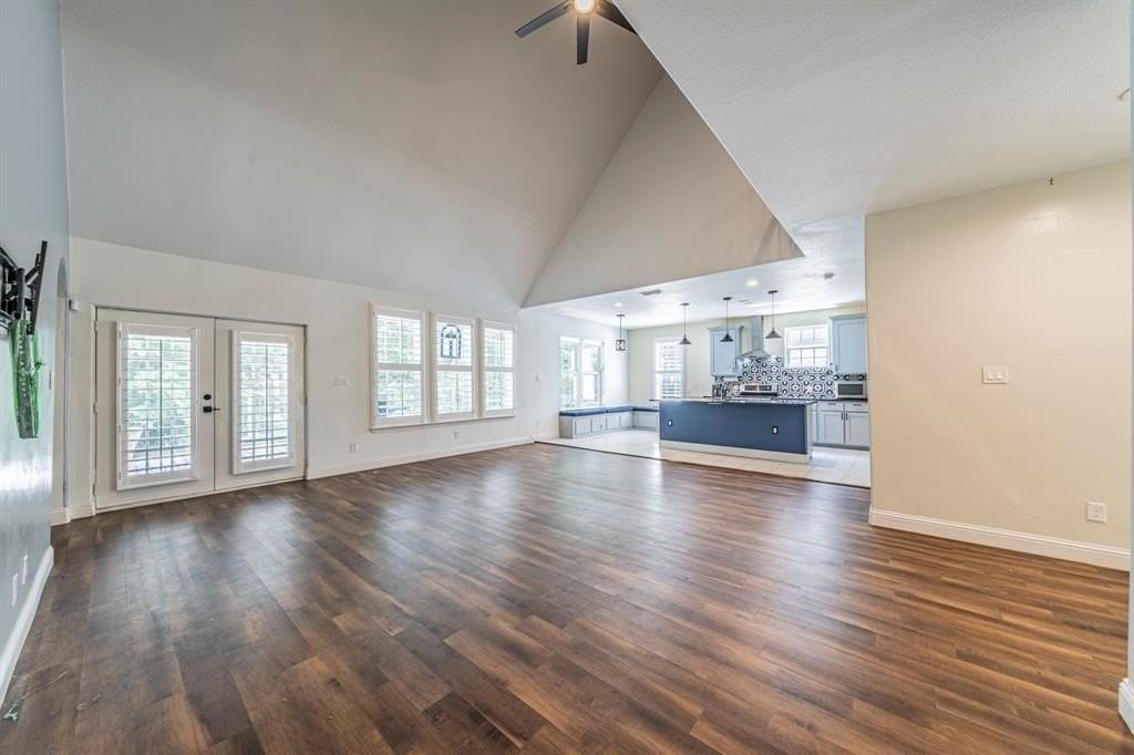 1115 Douglas Dr - Photo 2 of 40