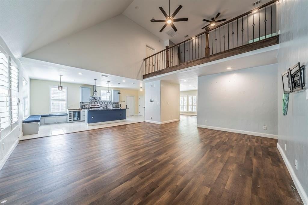 1115 Douglas Dr - Photo 3 of 40