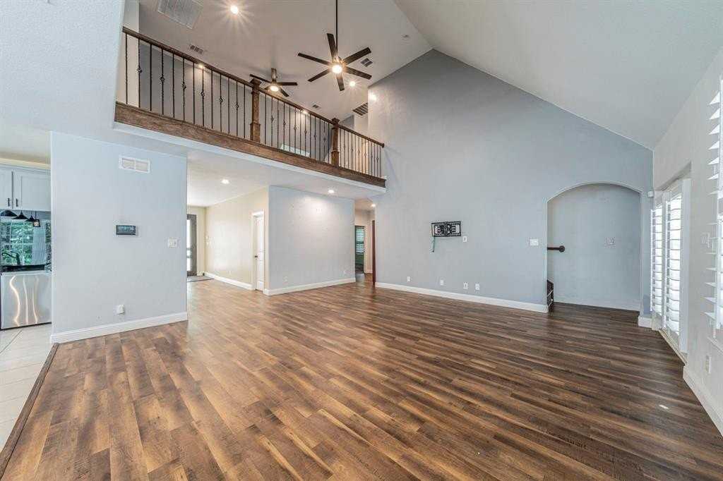 1115 Douglas Dr - Photo 4 of 40