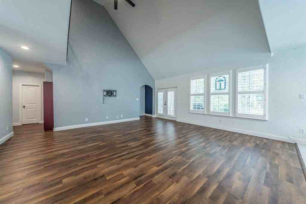 1115 Douglas Dr - Photo 5 of 40