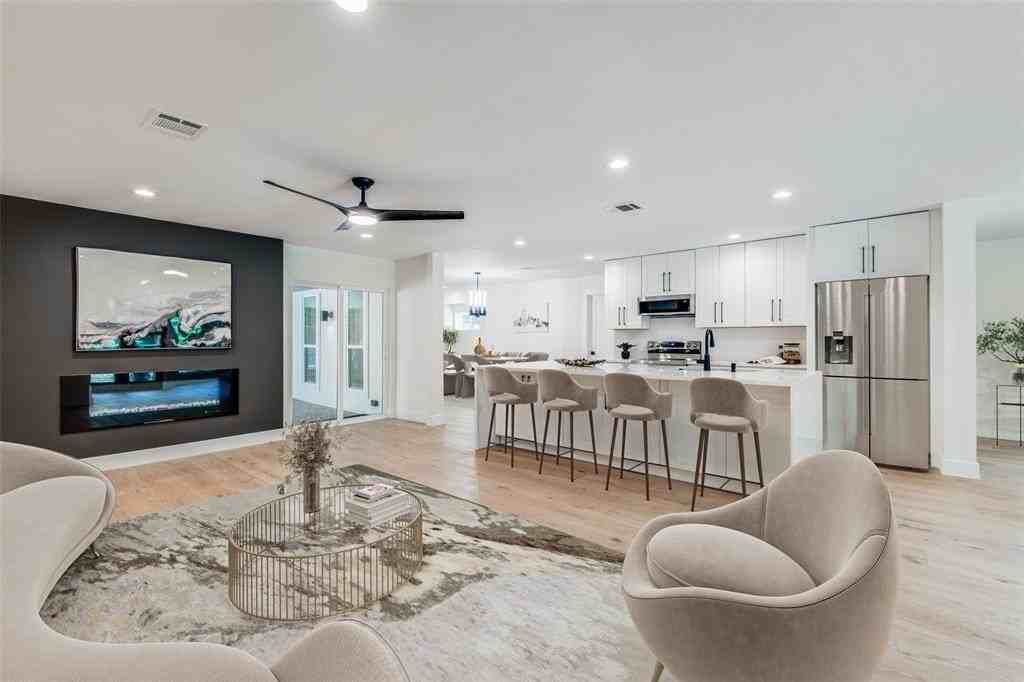 1516 W Five Mile Pkwy - Photo 4 of 30