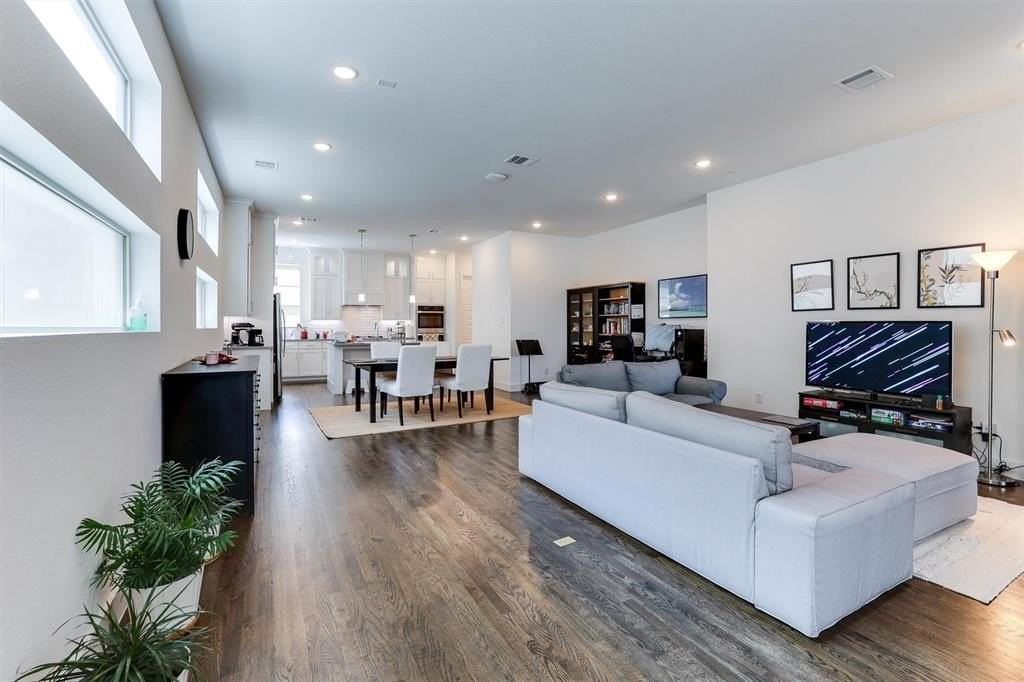 8044 Zeppos Dr - Photo 3 of 28