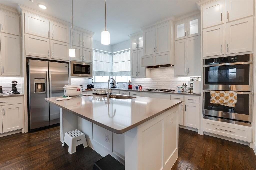 8044 Zeppos Dr - Photo 7 of 28