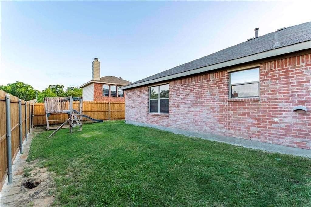 365 Basswood Ln - Photo 4 of 26