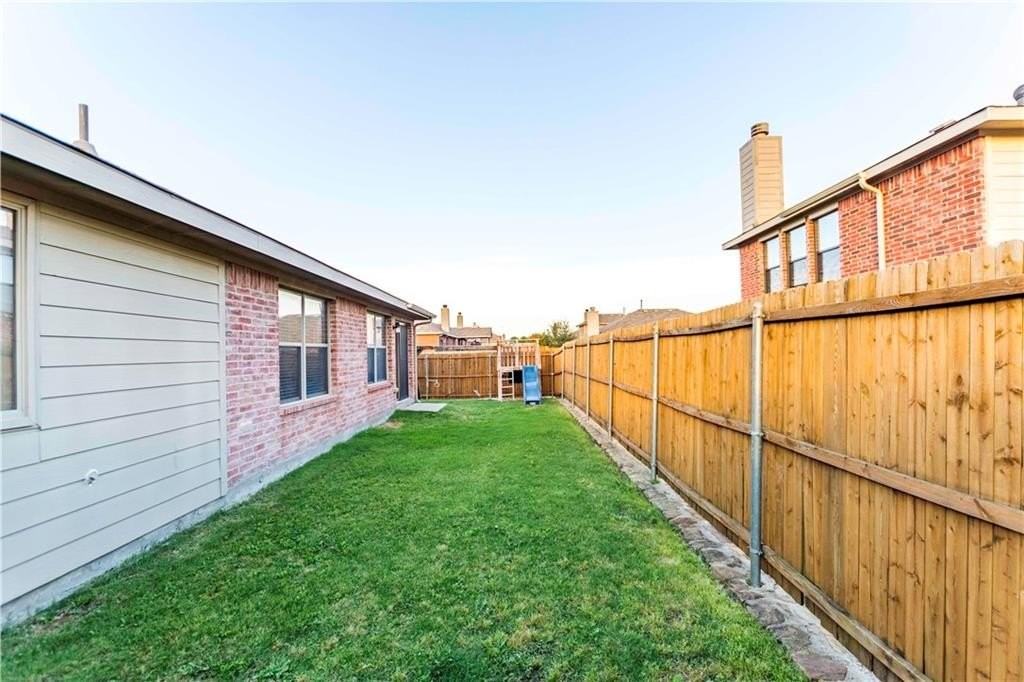 365 Basswood Ln - Photo 5 of 26