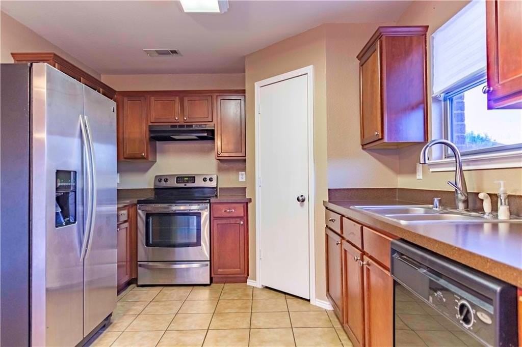 365 Basswood Ln - Photo 7 of 26