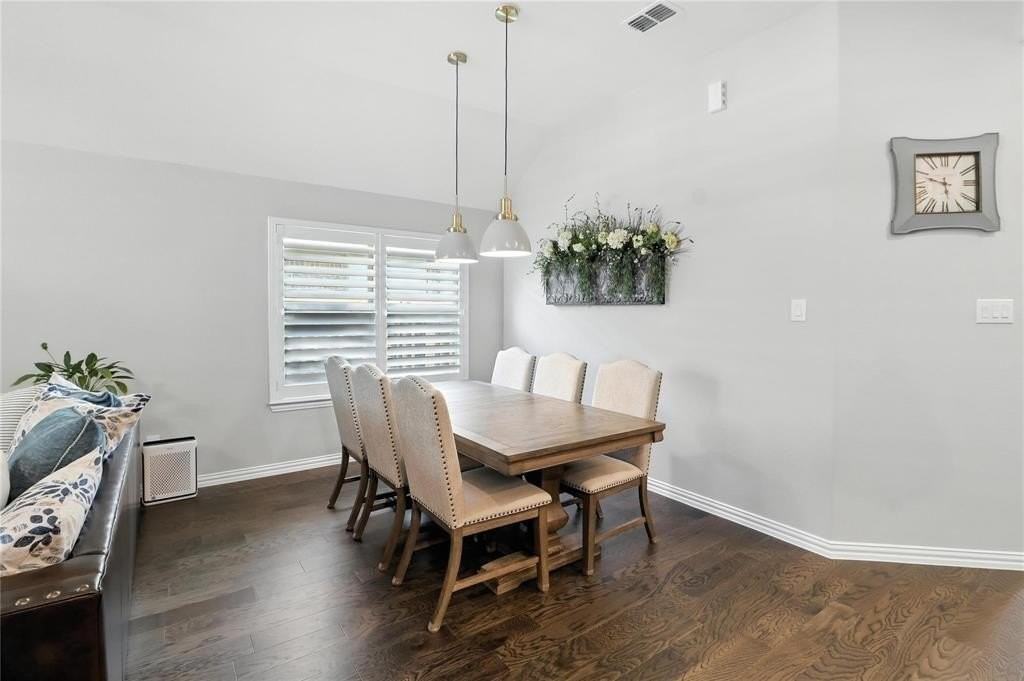 5512 Pebble Dr - Photo 4 of 26