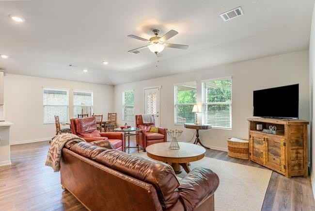 5017 Bailey Way - Photo 5 of 28