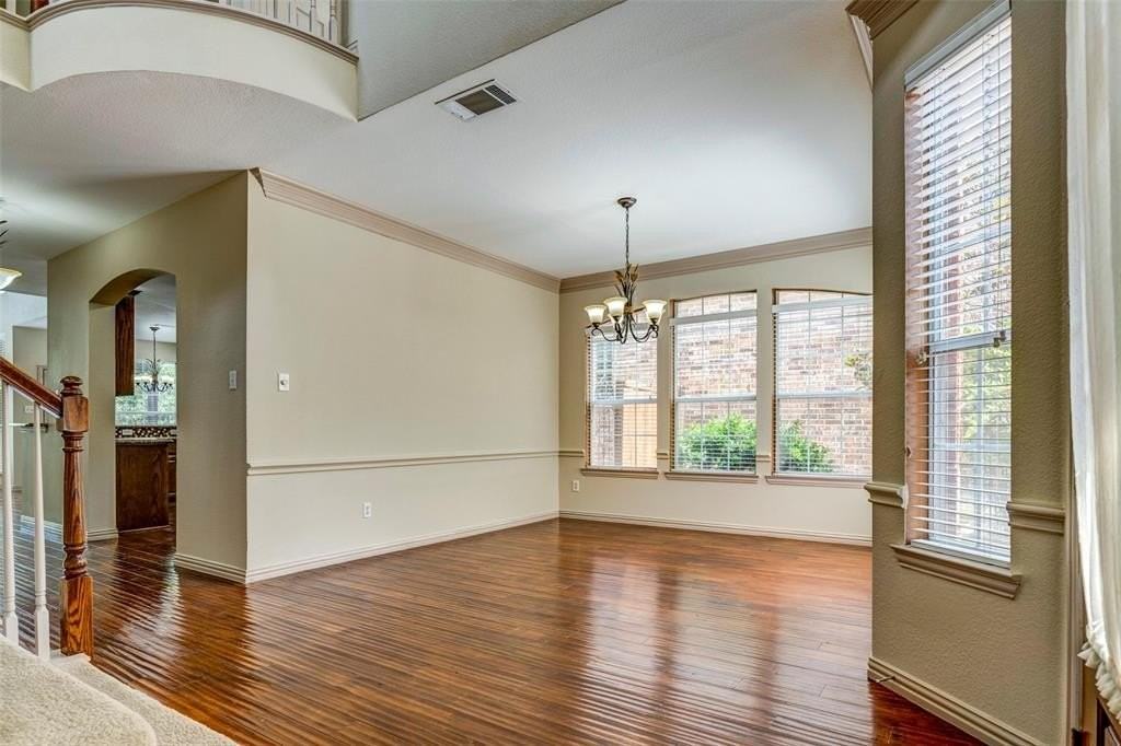 5517 Hidden Creek Ln - Photo 4 of 37