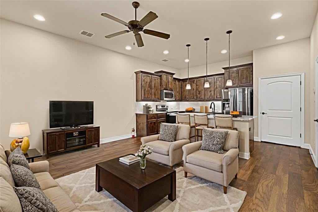 1224 Pebblebrook Dr - Photo 3 of 25