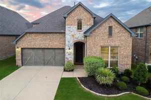 featured image of 2161 Balcones Dr