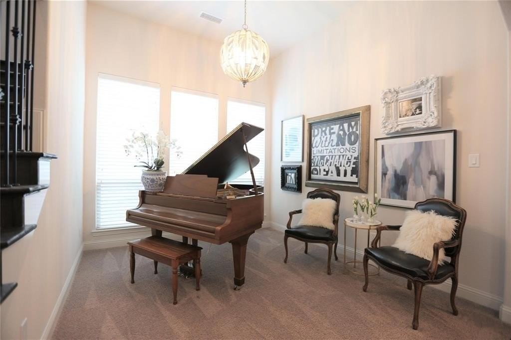 2161 Balcones Dr - Photo 4 of 22