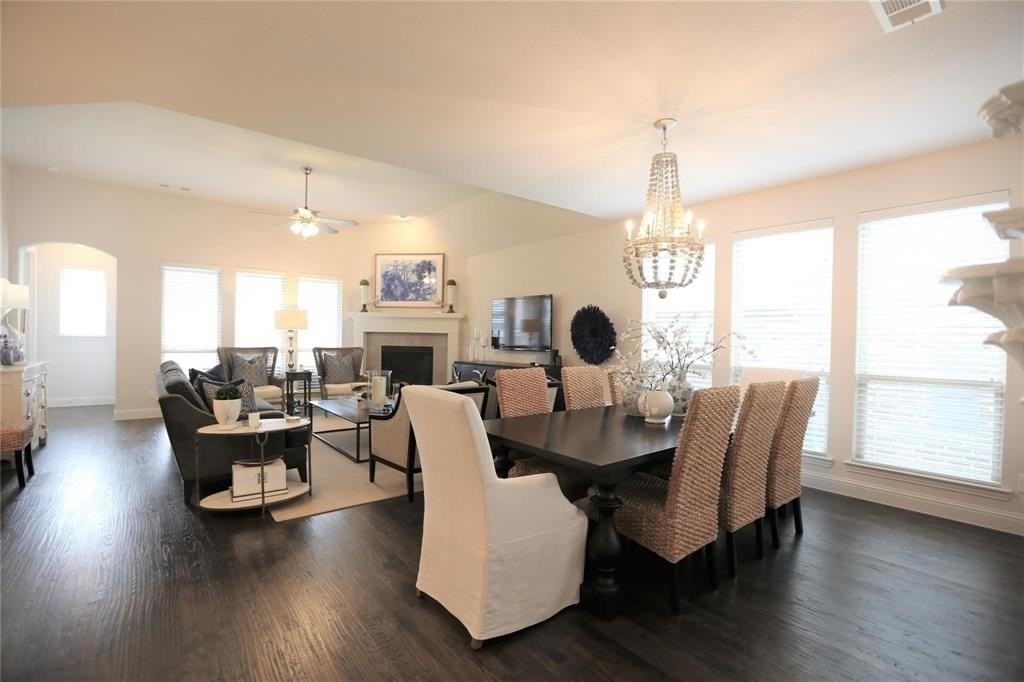 2161 Balcones Dr - Photo 5 of 22