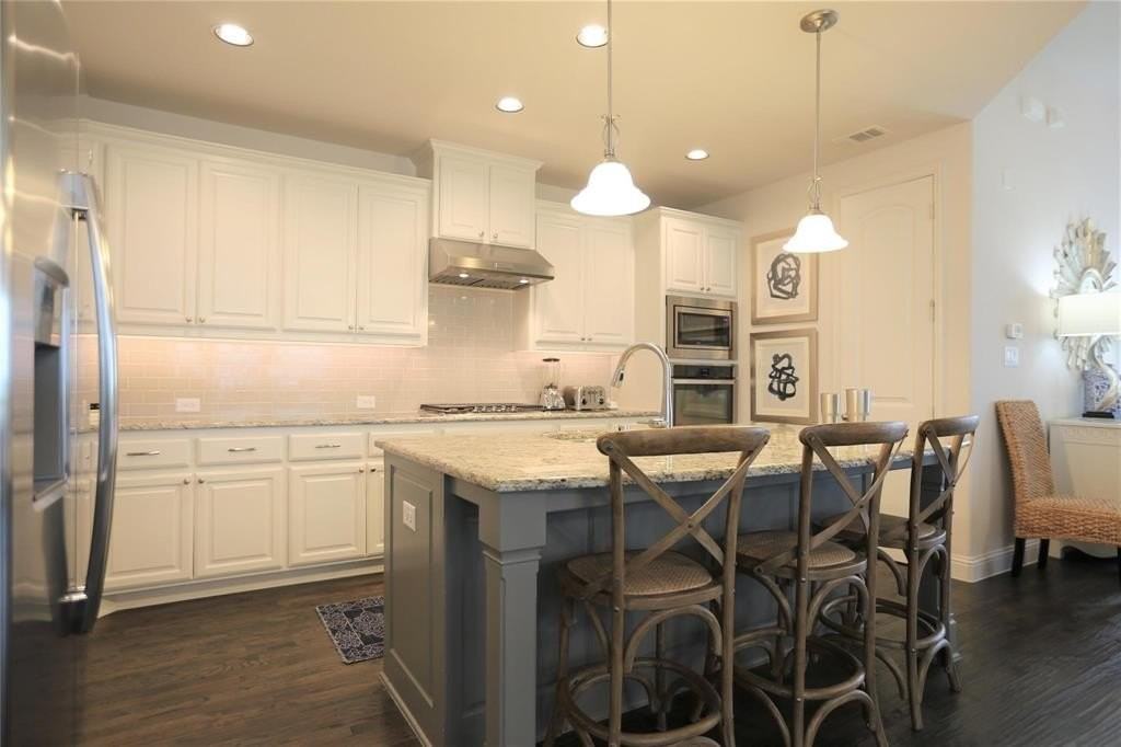 2161 Balcones Dr - Photo 7 of 22