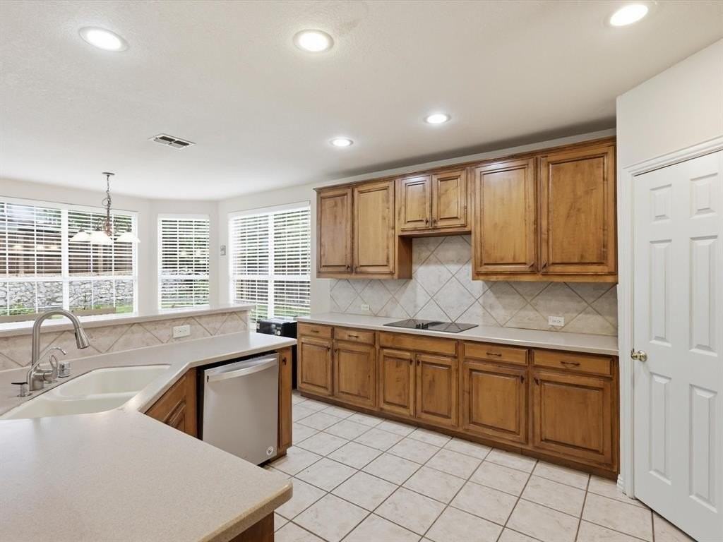 8405 Arbor Creek Ln - Photo 5 of 29