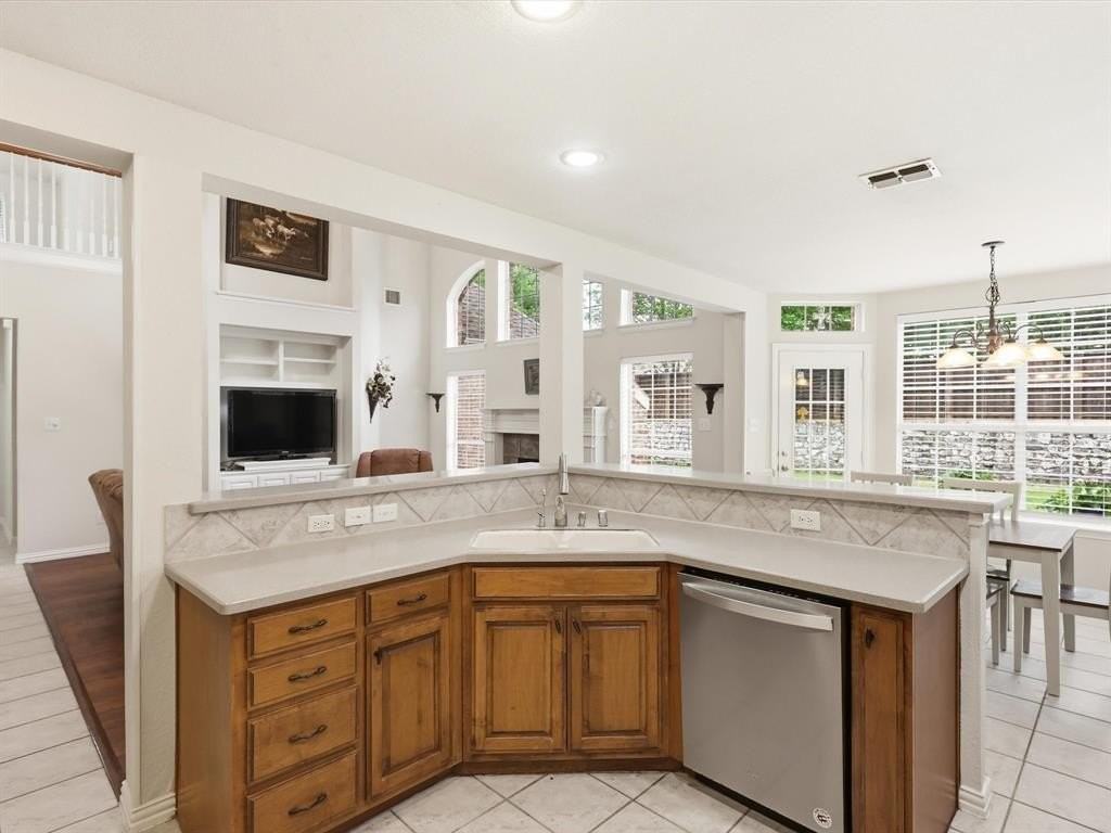 8405 Arbor Creek Ln - Photo 6 of 29