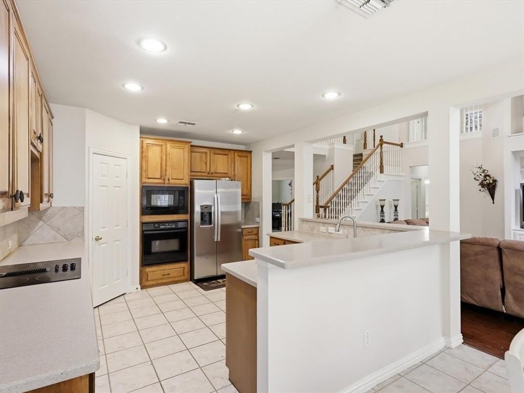 8405 Arbor Creek Ln - Photo 7 of 29