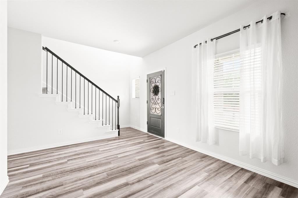 217 Fieldstone Dr - Photo 4 of 28