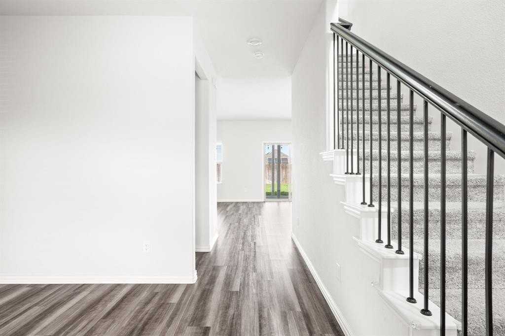 217 Fieldstone Dr - Photo 6 of 28