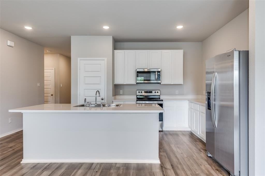 7916 Gangway Dr - Photo 5 of 25