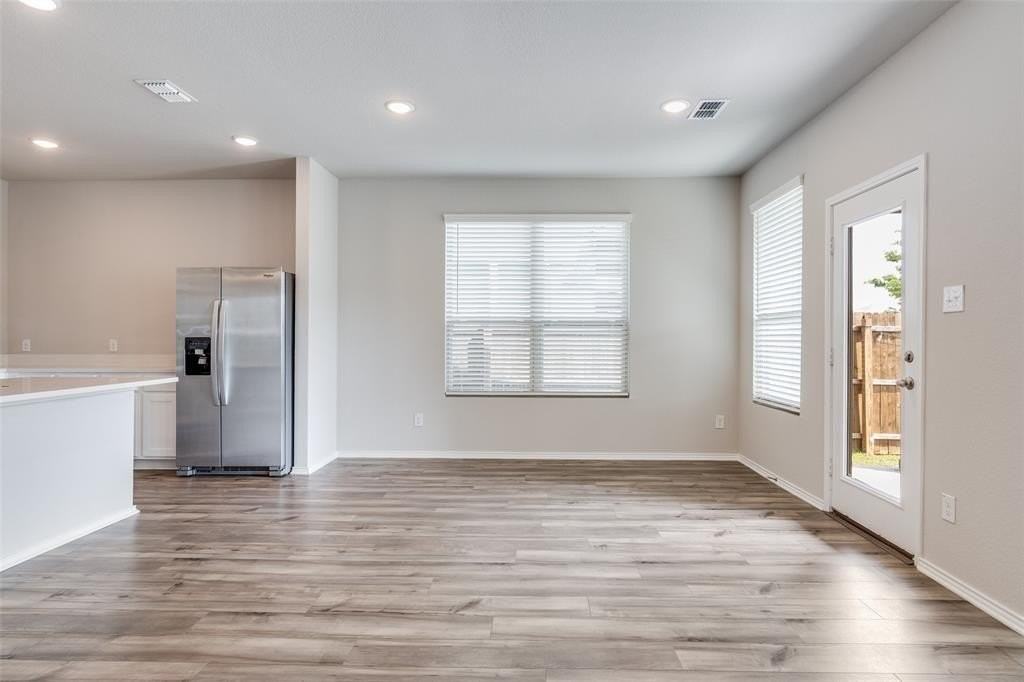 7916 Gangway Dr - Photo 7 of 25