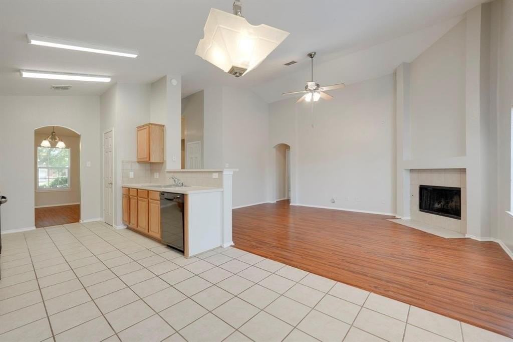 1405 Cedar Springs Dr - Photo 4 of 26