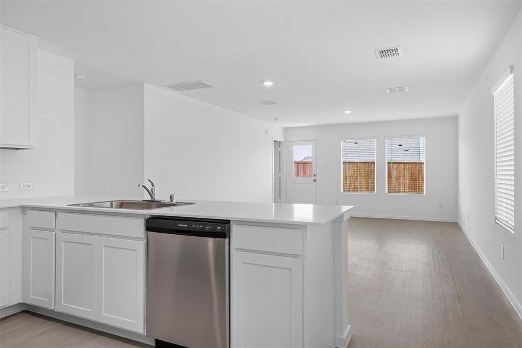 2020 Belgian Dr - Photo 6 of 26