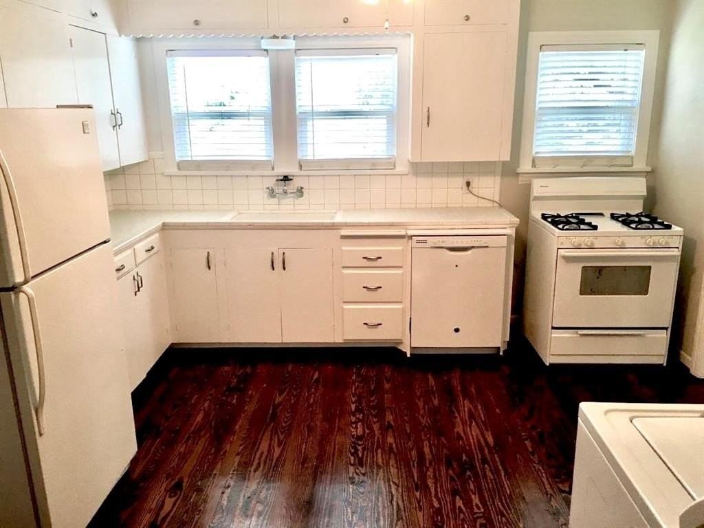 2565 Rogers Ave - Photo 6 of 11