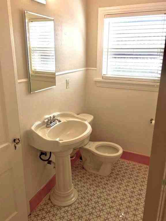 2565 Rogers Ave - Photo 7 of 11