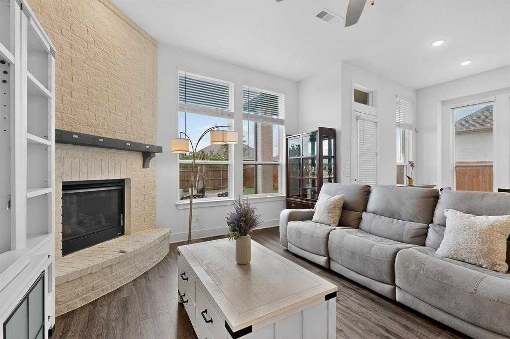 15049 Chipwood Dr - Photo 6 of 35