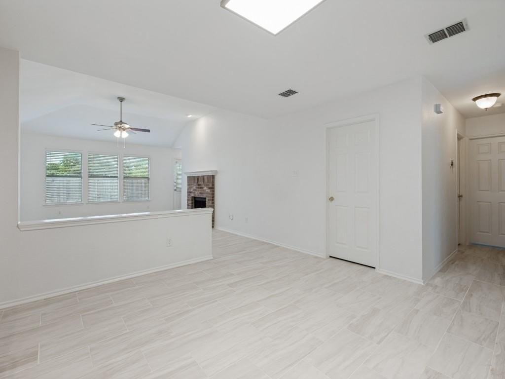 2848 Bluffs Ct - Photo 4 of 25