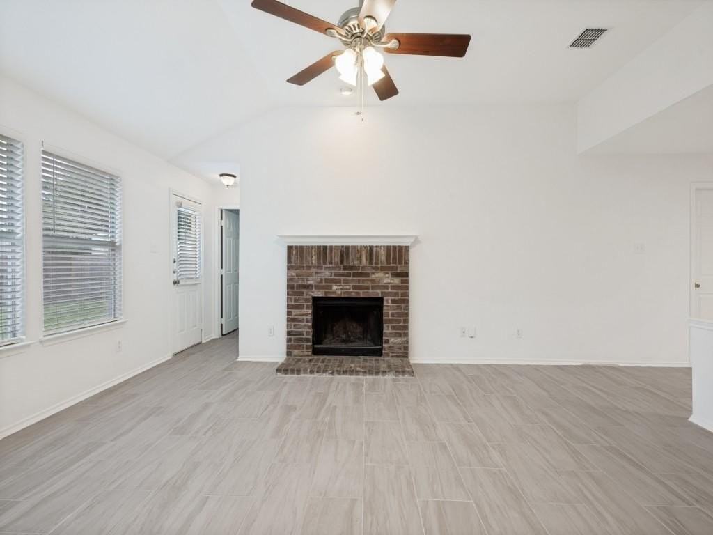 2848 Bluffs Ct - Photo 7 of 25