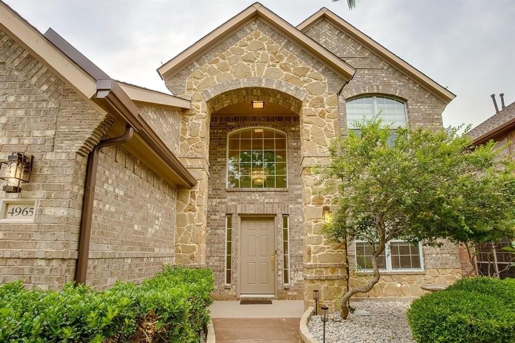 4965 Grinstein Dr - Photo 4 of 39