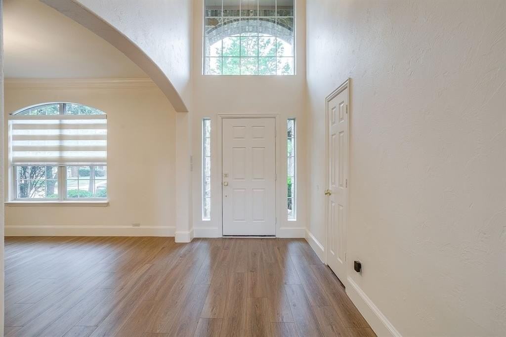 4965 Grinstein Dr - Photo 5 of 39