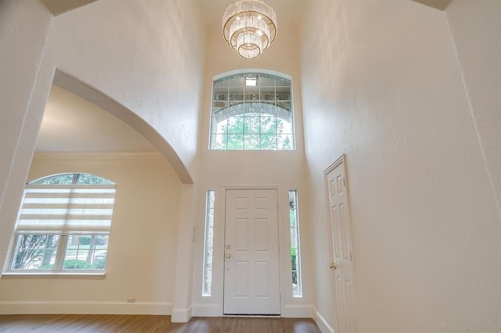 4965 Grinstein Dr - Photo 6 of 39