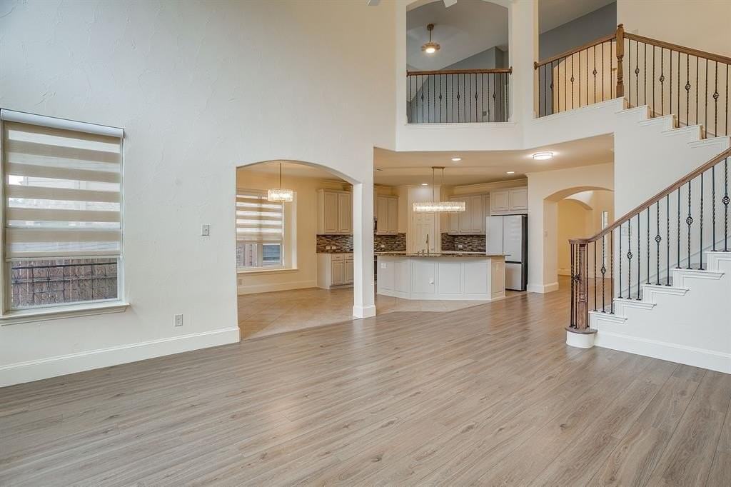 4965 Grinstein Dr - Photo 7 of 39