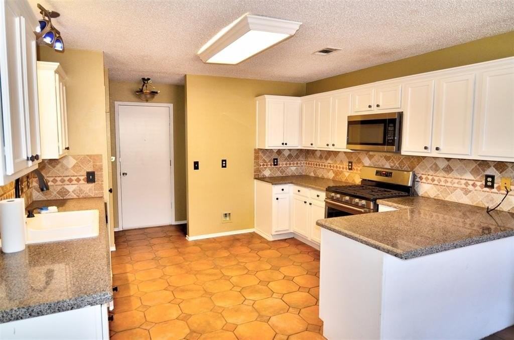 8205 Intrepid Ln - Photo 6 of 13