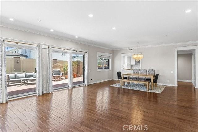 512 Esplanade #103 - Photo 3 of 8