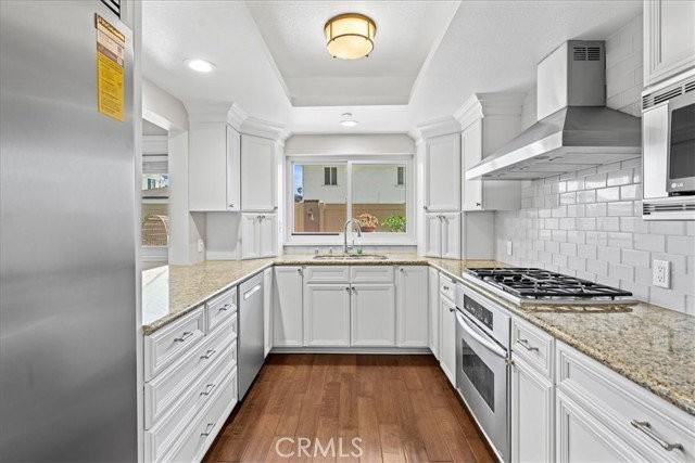 512 Esplanade #103 - Photo 4 of 8