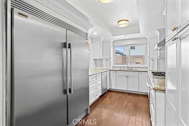 512 Esplanade #103 - Photo 5 of 8