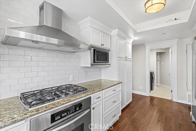 512 Esplanade #103 - Photo 6 of 8