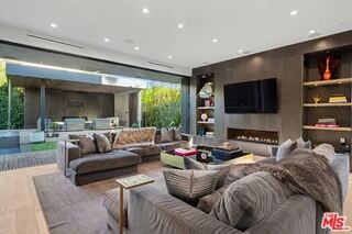 418 N Sweetzer Ave - Photo 3 of 8