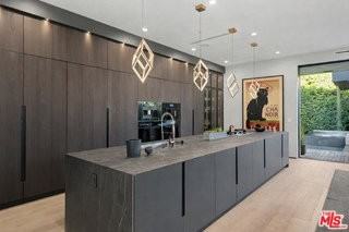 418 N Sweetzer Ave - Photo 5 of 8